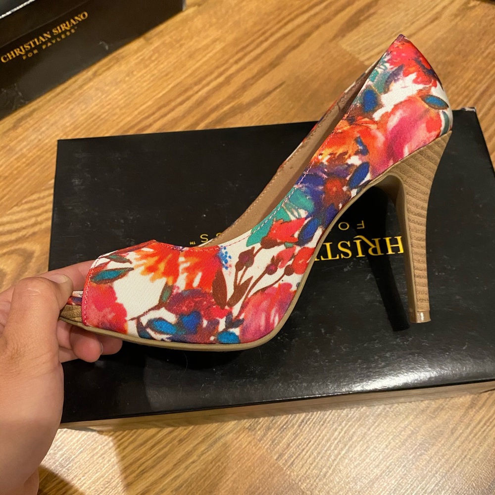 Christian Siriano Flower pointy toe heels